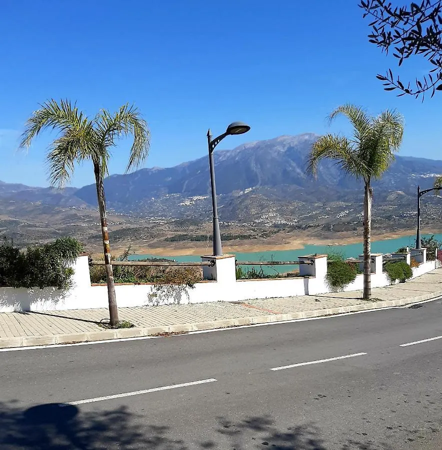 Chalet Villa Vistas Al Lago With Private Pool Vinuela