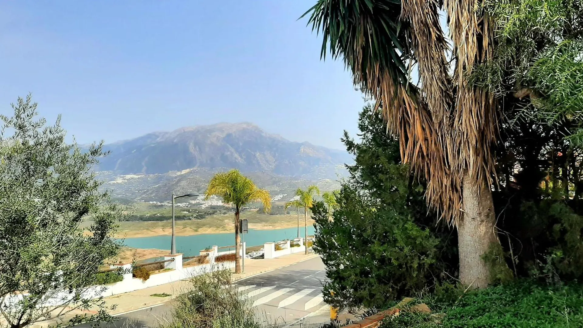 Villa Vistas Al Lago With Private Pool Vinuela