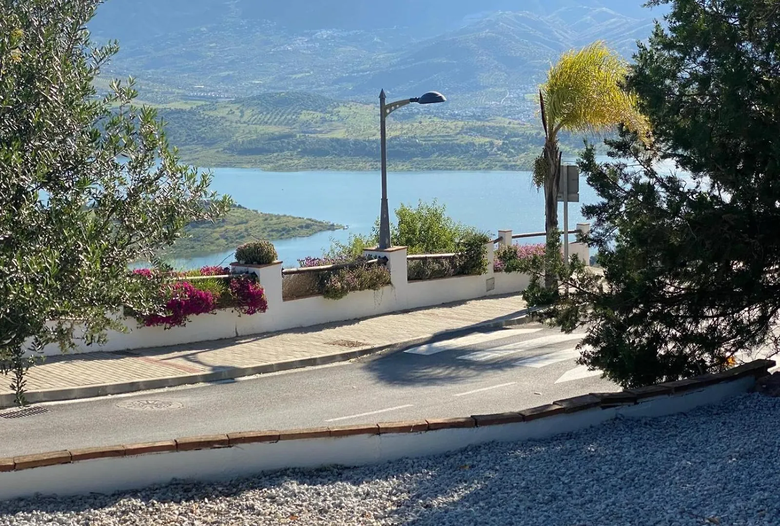 Chalet Villa Vistas Al Lago With Private Pool Vinuela Spain